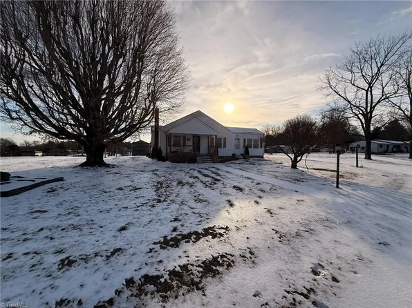 6600 Windsor Rd, Hamptonville, NC 27020