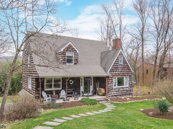 45 Custer Dr, Ringwood Boro, NJ 07456