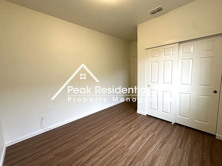 1811 Waterfall Dr — Photo 17