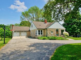 2430 Rockway Ln E, Brookfield, WI 53005