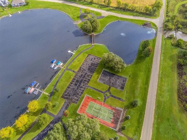 3771 & 3773 Lakeview Dr, Winnebago, IL 61088