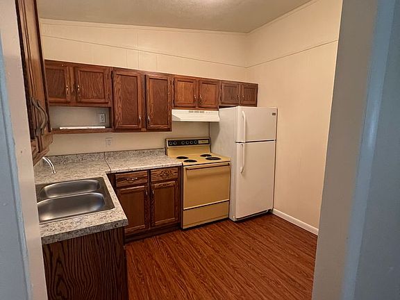 4th image of 170-172-174 Hart Ave #172