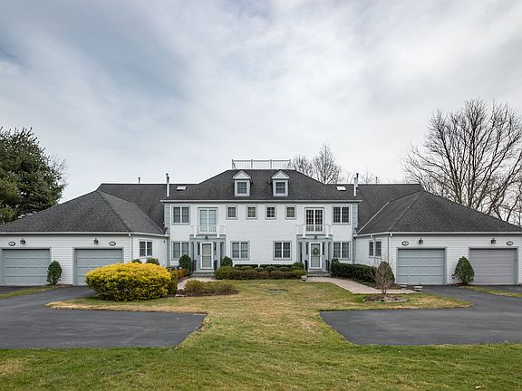 3rd image of 22 Brook Hills Cir #22
