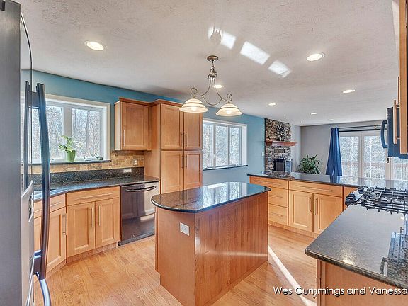 4th image of 5320 Harper St NE