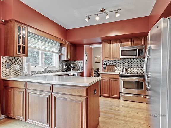 4th image of 714 Ascot Ct