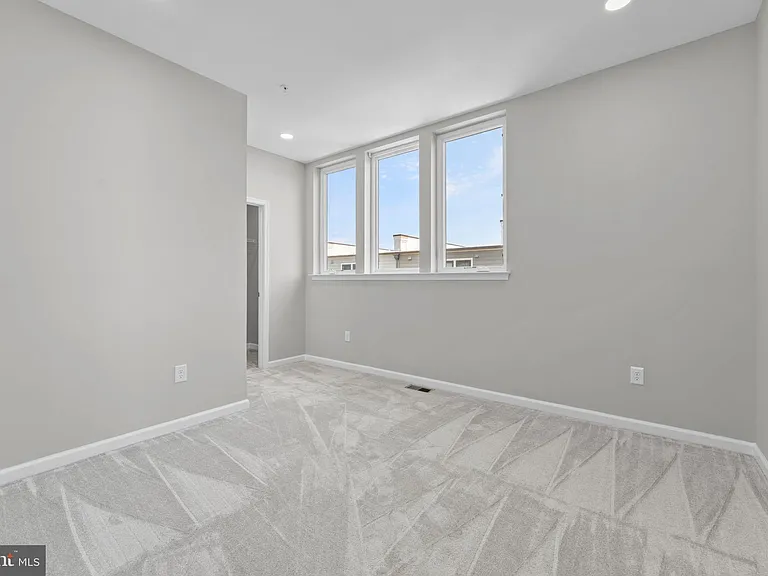 515 Riversail Ln — Photo 18