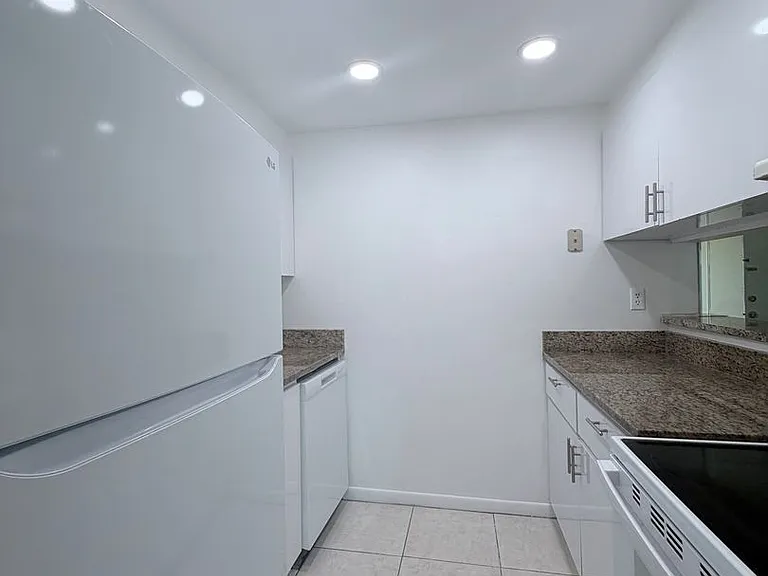 925 W Oak Ridge Rd #C — Photo 6