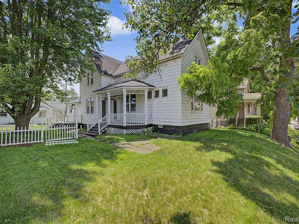 725 Eureka Rd, Wyandotte, MI 48192