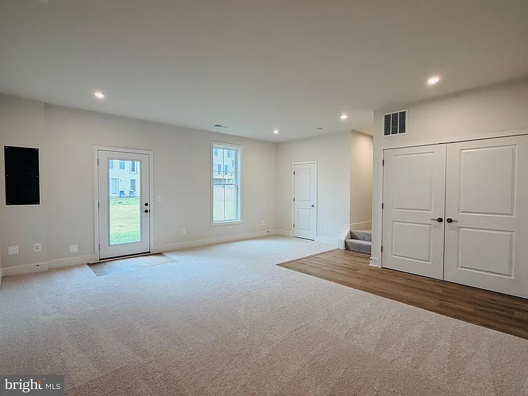 135 Heyford Dr — Photo 43