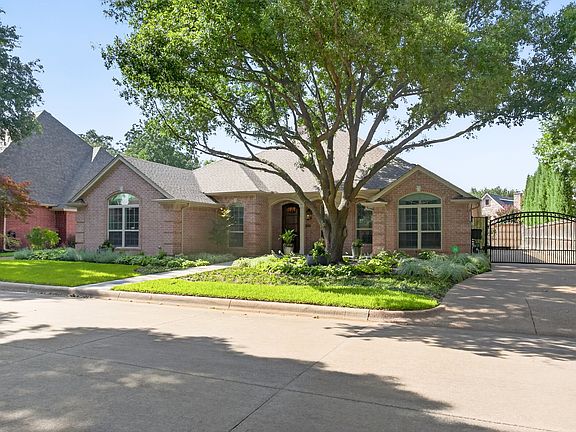 3rd image of 2832 Manorwood Trl