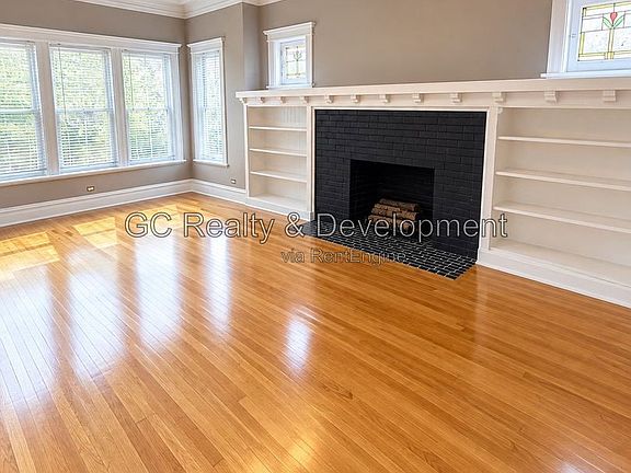 3rd image of 6044 S Champlain Ave Unit 1