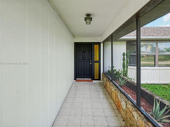 5th image of 257 SW Whitmore Dr