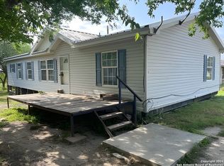 1324 Nueces St, Kenedy, TX 78119