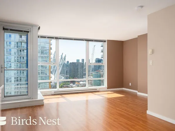 131 Regiment Sq #2307, Vancouver, BC V6B 1X6