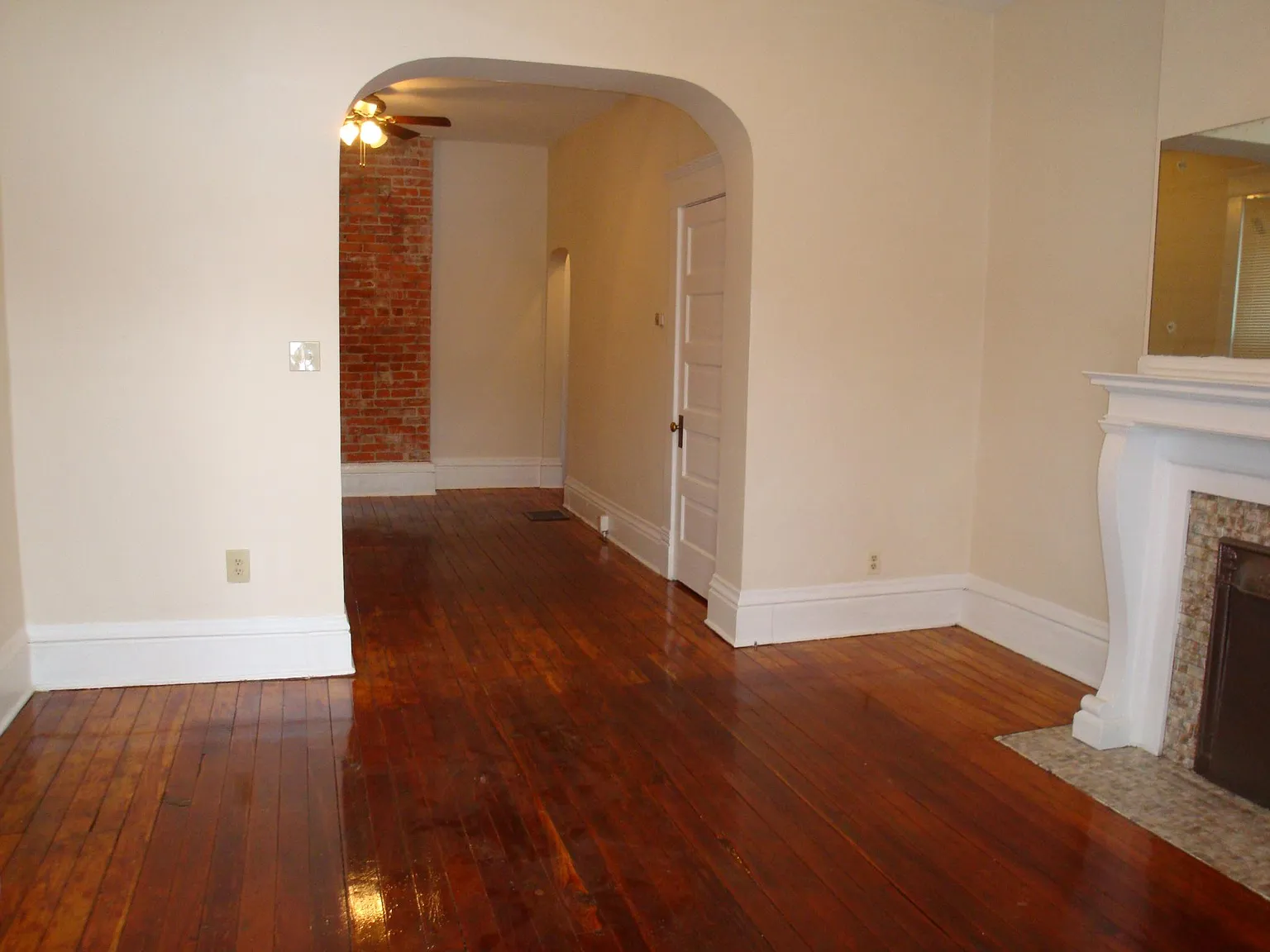 3 bed, 1.5 bath, 1296 sqft, $1,635 — Photo 3