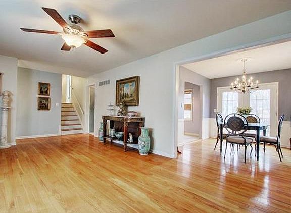 5th image of 10400 W 92nd Pl