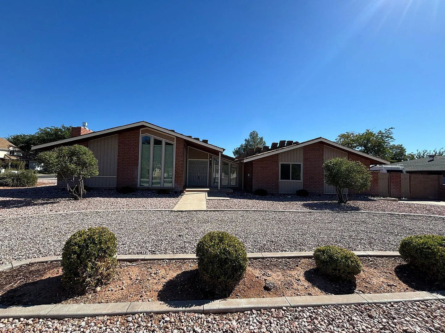 Spacious Remodeled Home For Rent! — Photo 2