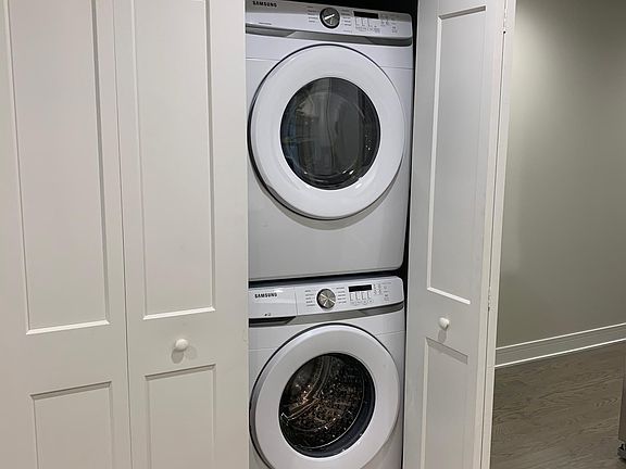 4th image of 2832 W Farragut Ave #1W