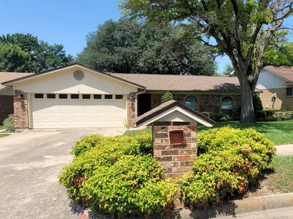 800 Rockledge Dr, Saginaw, TX 76179