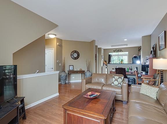 5th image of 72 Village Station Ln