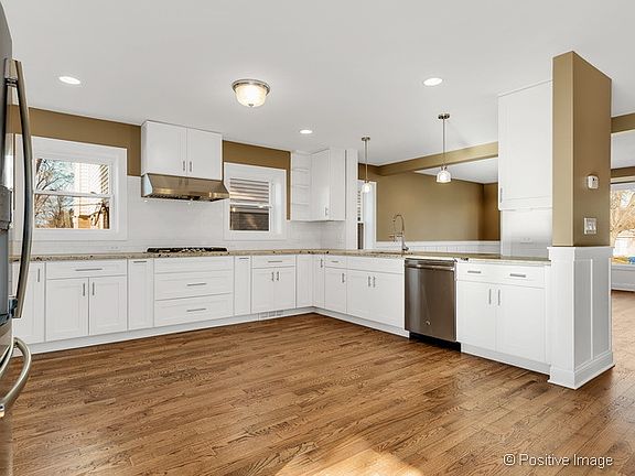 5th image of 1006 E Oak Ave