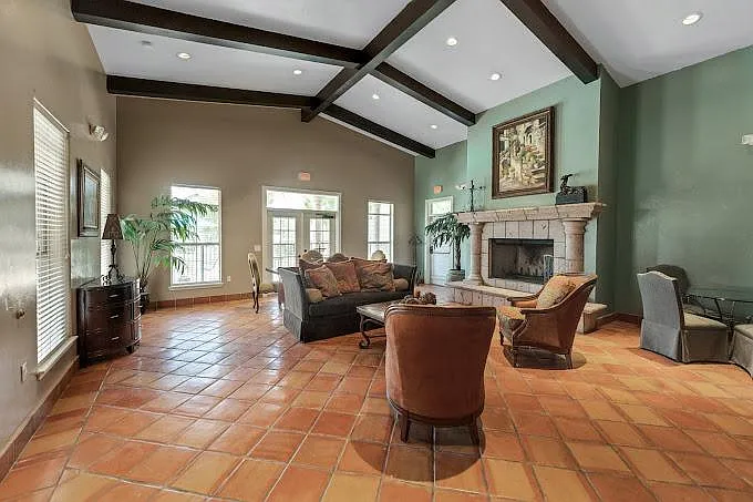 San Pedro Apartments — Photo 3