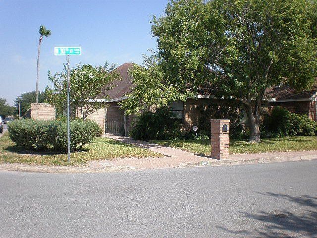 Nice corner lot