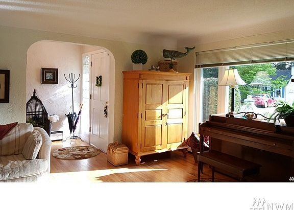 3rd image of 4723 Mermont Dr