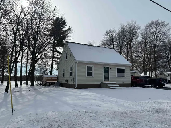 3101 Lake Shore Dr, Escanaba, MI 49829