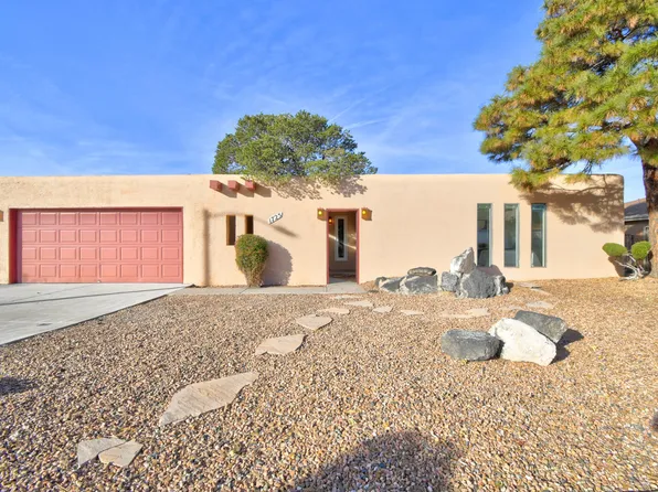 1725 Singletary Dr NE, Albuquerque, NM 87112