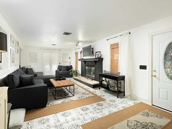 5th image of 32850 Tindall Ave