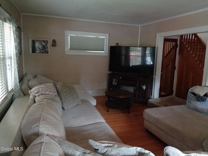 4th image of 1356 Belmont Avenue