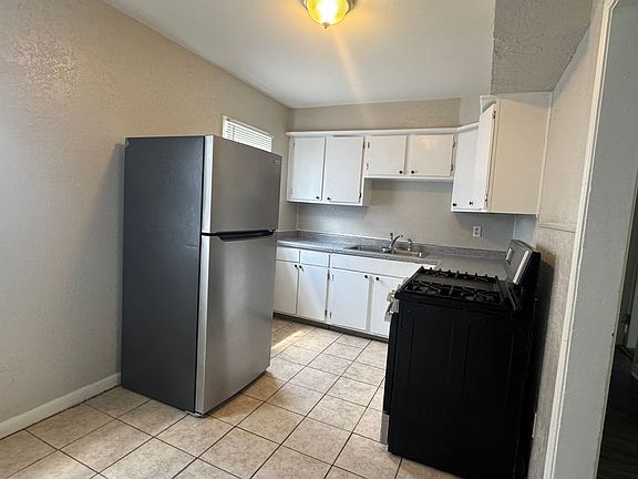 4th image of 824 NW 34th St