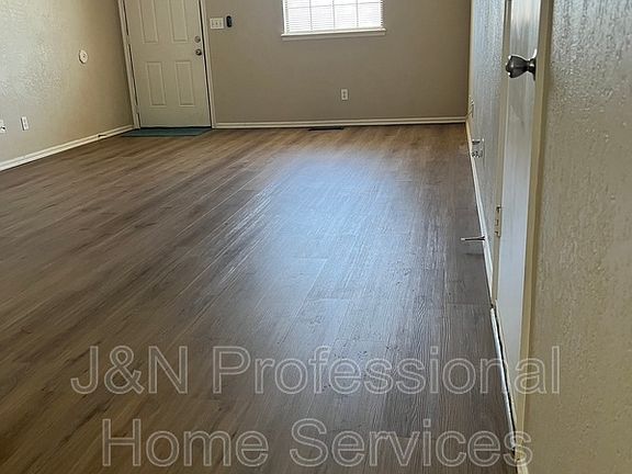 4th image of 27 Adams Ave NE