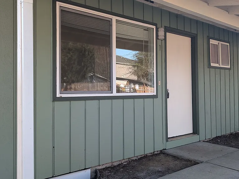 1134 E Main St #1 — Photo 3