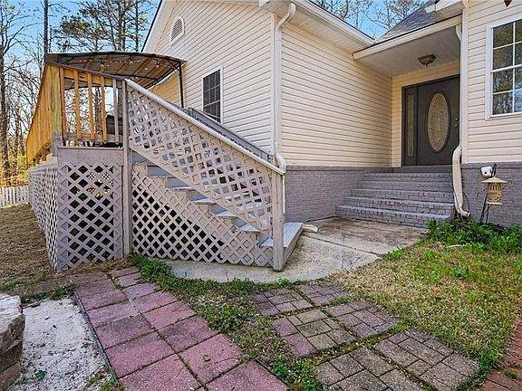 3rd image of 526 Antioch Church Rd
