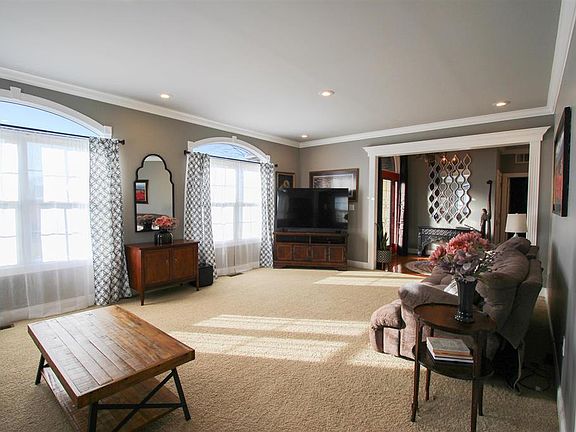 4th image of 120 Green Meadows Dr