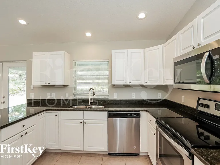 12246 Gulfstream Blvd — Photo 7