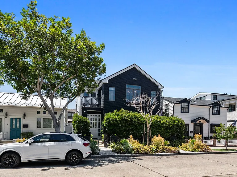 2037 E Ocean Blvd — Photo 52