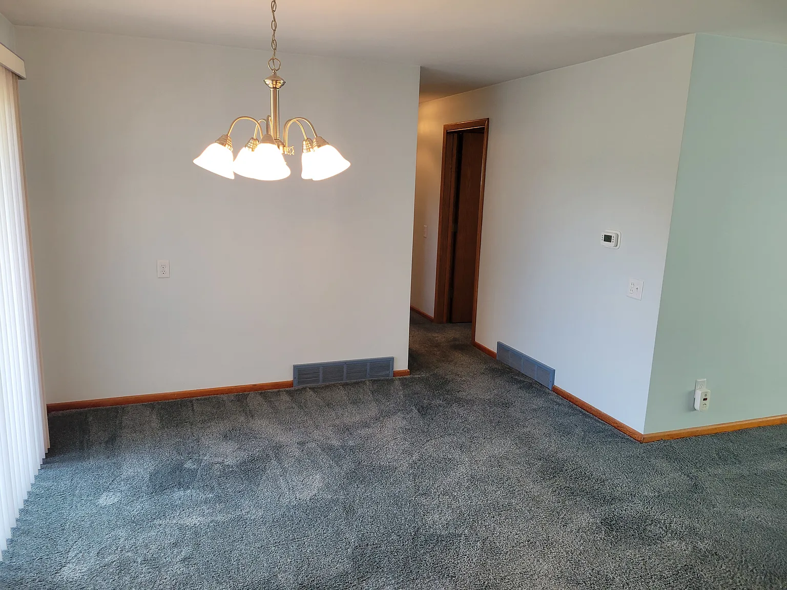 3 bed, 1152 sqft, $1,850 — Photo 3