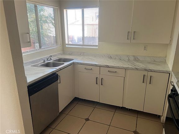 4th image of 1480 E Marshall Blvd APT 28