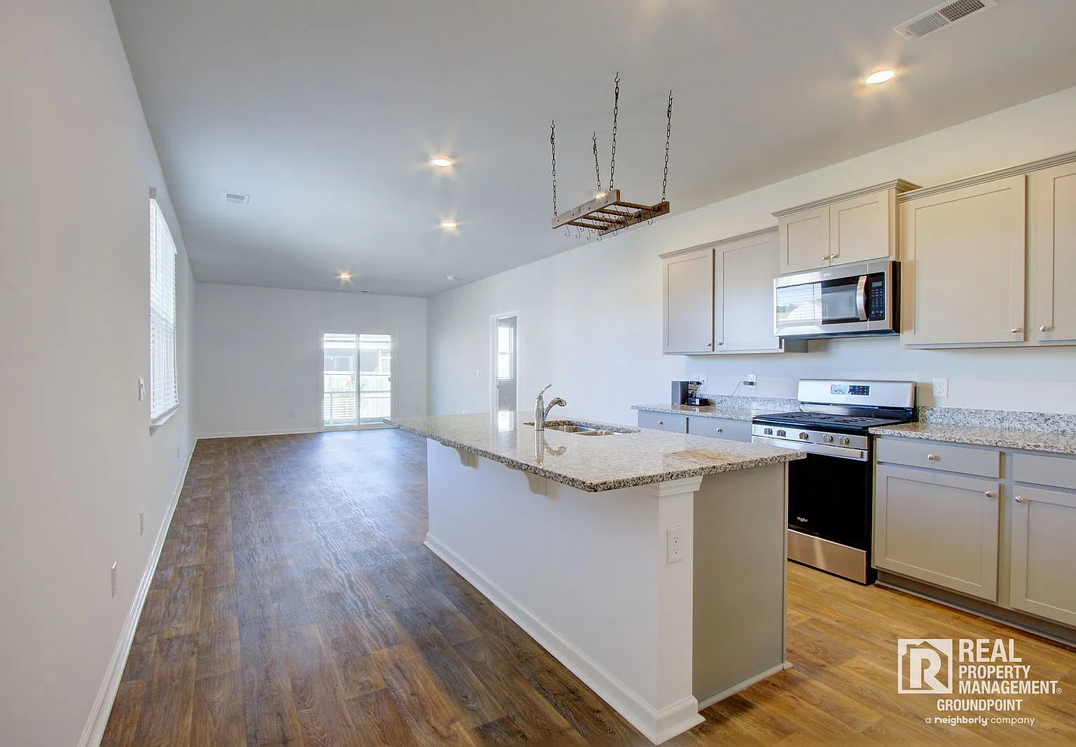 3 bed, 2.0 bath, 1616 sqft, $2,200 — Photo 4