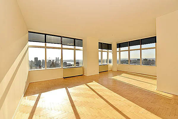 Rented by Sumitomo Real Estate Sales | media 10