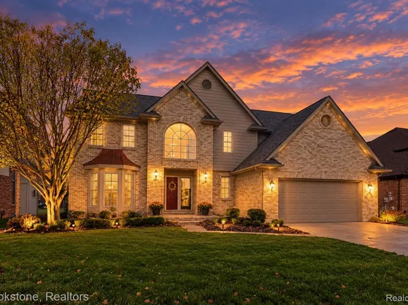 45833 Winthrop Pl, Macomb, MI 48044