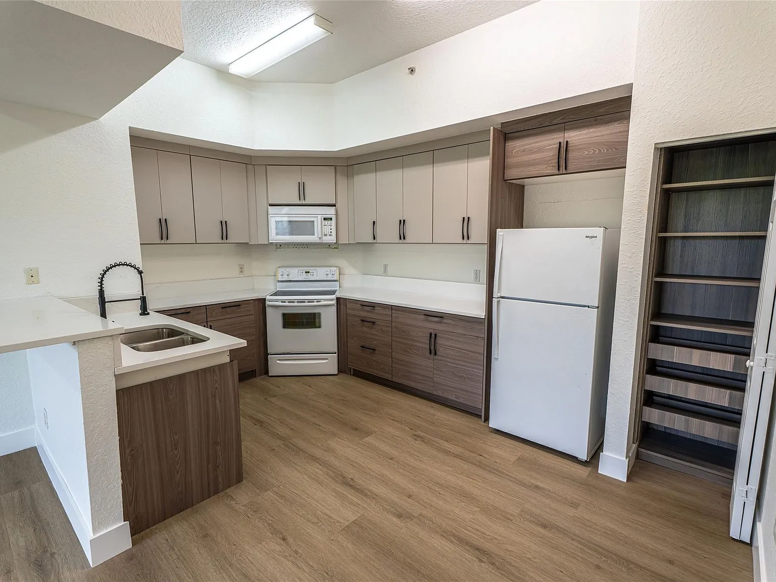 3 bed, 2.0 bath, 1250 sqft, $2,500 — Photo 1