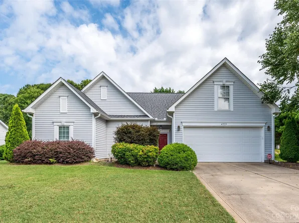 4533 Fox Thorne Dr, Charlotte, NC 28216