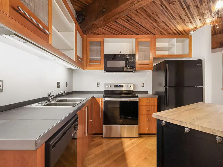 1420 NW Lovejoy St #633 — Photo 13