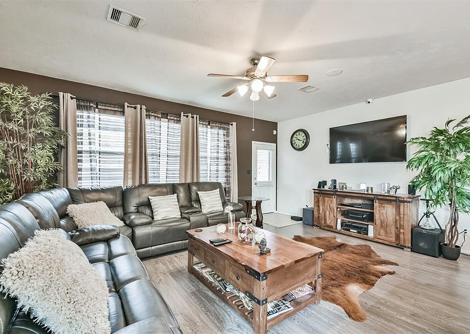 1st image of 15103 Sun Glaze Court
