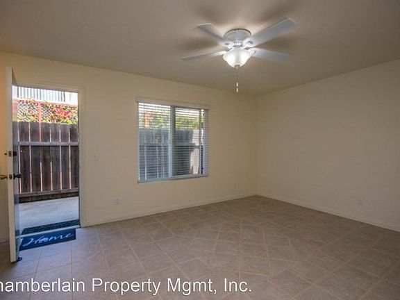 4th image of 965 Laguna Dr APT 17