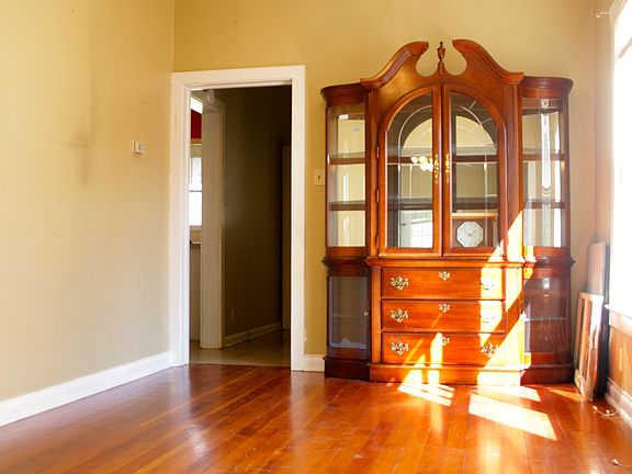 5th image of 814 N Avenue G